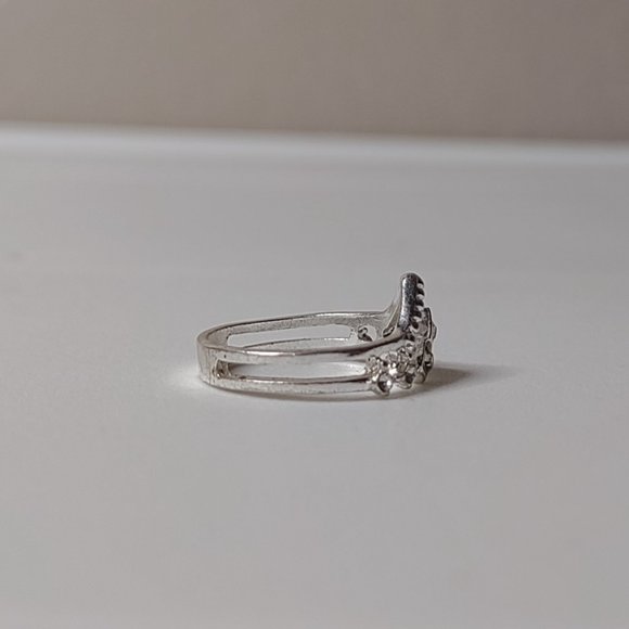 Tiny Cute Silver Tone Ring Size 3.25 - Picture 7 of 10